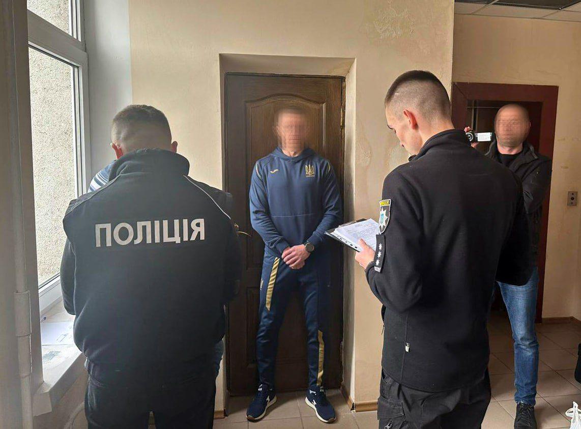 У Рівному поліцейські затримали посадовця під час отримання хабаря