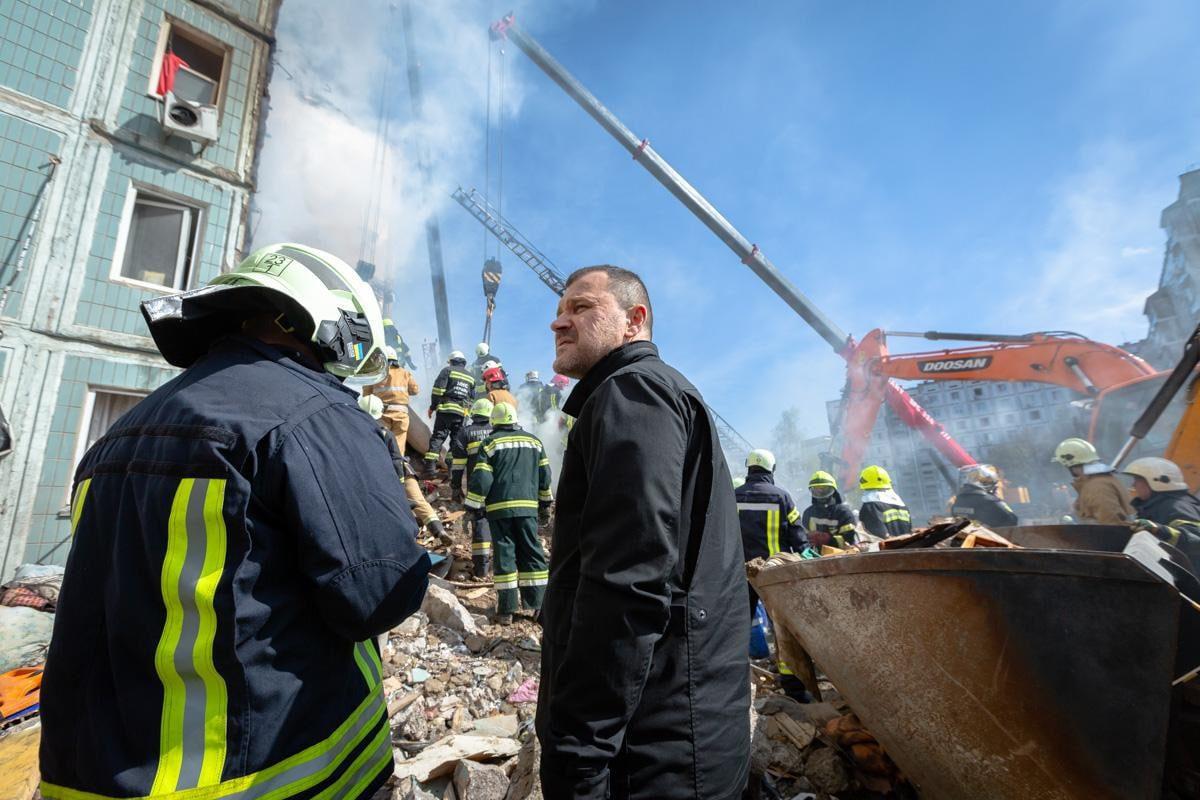 Умань: щойно з-під завалів дістали тіла ще 2-ох людей