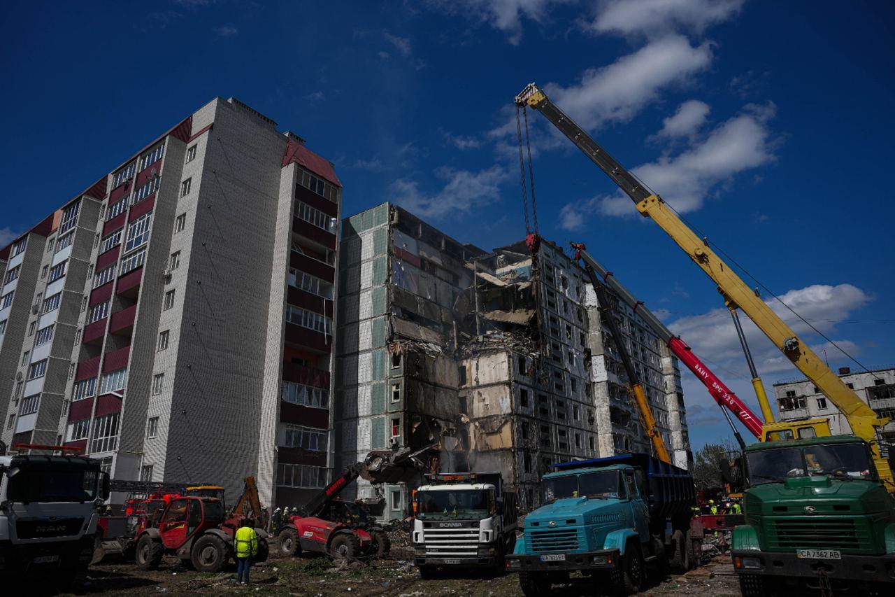 Умань: число жертв від удару рф знову зросло
