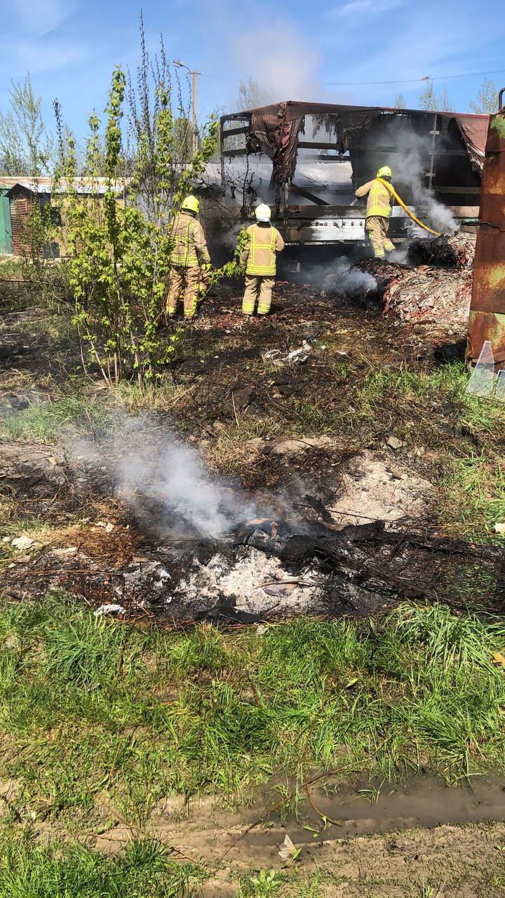 У Рівному вогнеборці врятували від знищення вогнем вантажний автомобіль