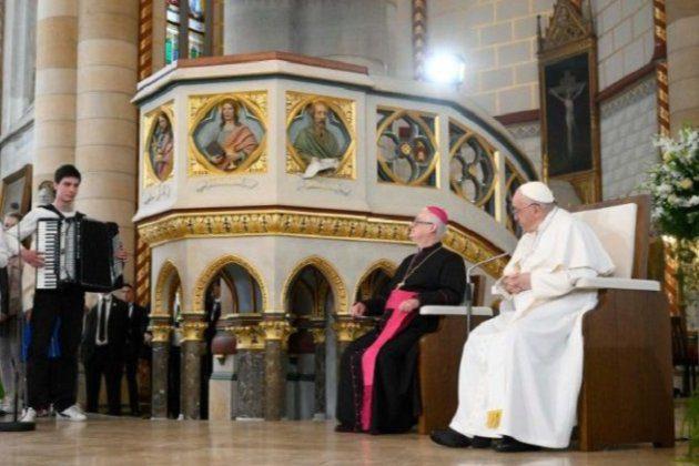 Папа Римський зустрівся з українськими біженцями в Будапешті
