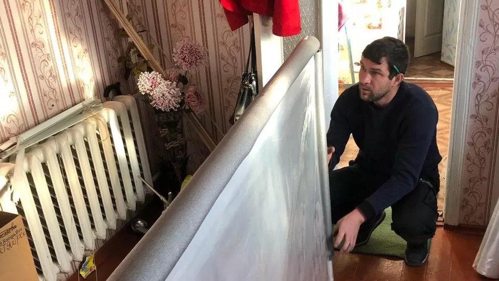 Студент Кембриджу проєктує пластикові вікна для українських будинків