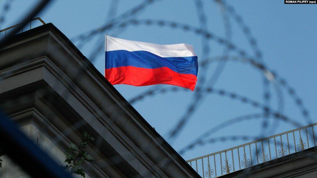 Суд Берліна заборонив російські прапори на 9 травня