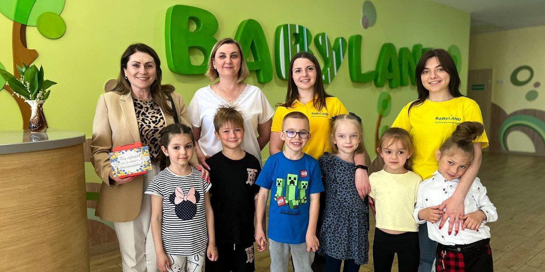 «Babyland» і волонтери передали 18,446 грн на швидку для ЗСУ «Babyland» і волонтери передали 18,446 грн на швидку для ЗСУ