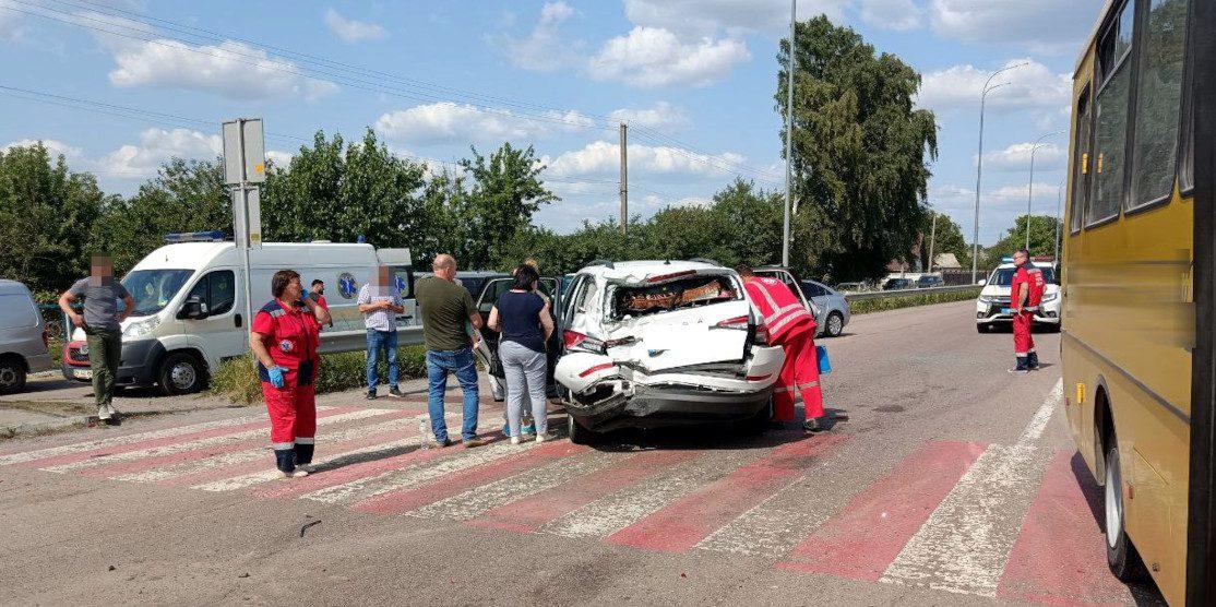 На трасі «Київ-Чоп» сталася потрійна ДТП із постраждалими