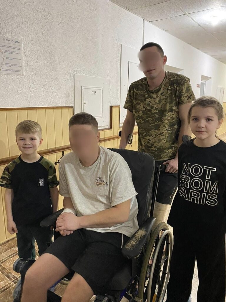 Маленькі волонтери з Вересневого допомагають пораненим бійцям на Рівненщині