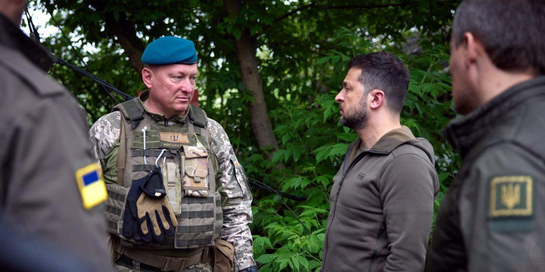 Президент у смузі оборони Вугледар-Мар’їнка в Донецькій області.
