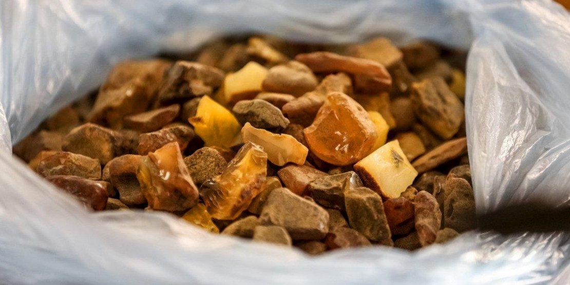 В дохід держави конфісковано понад 400 кг бурштину