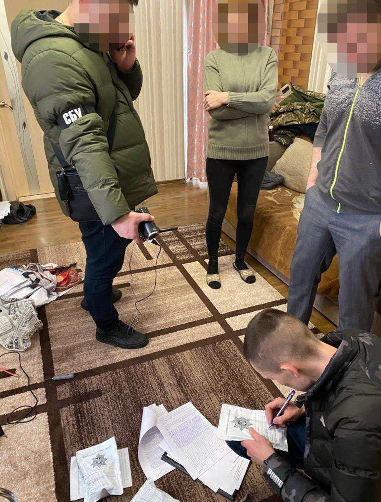 Вручення підозри.