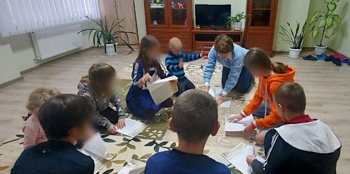 Діти сироти повернулись до Рівного з Польщі.