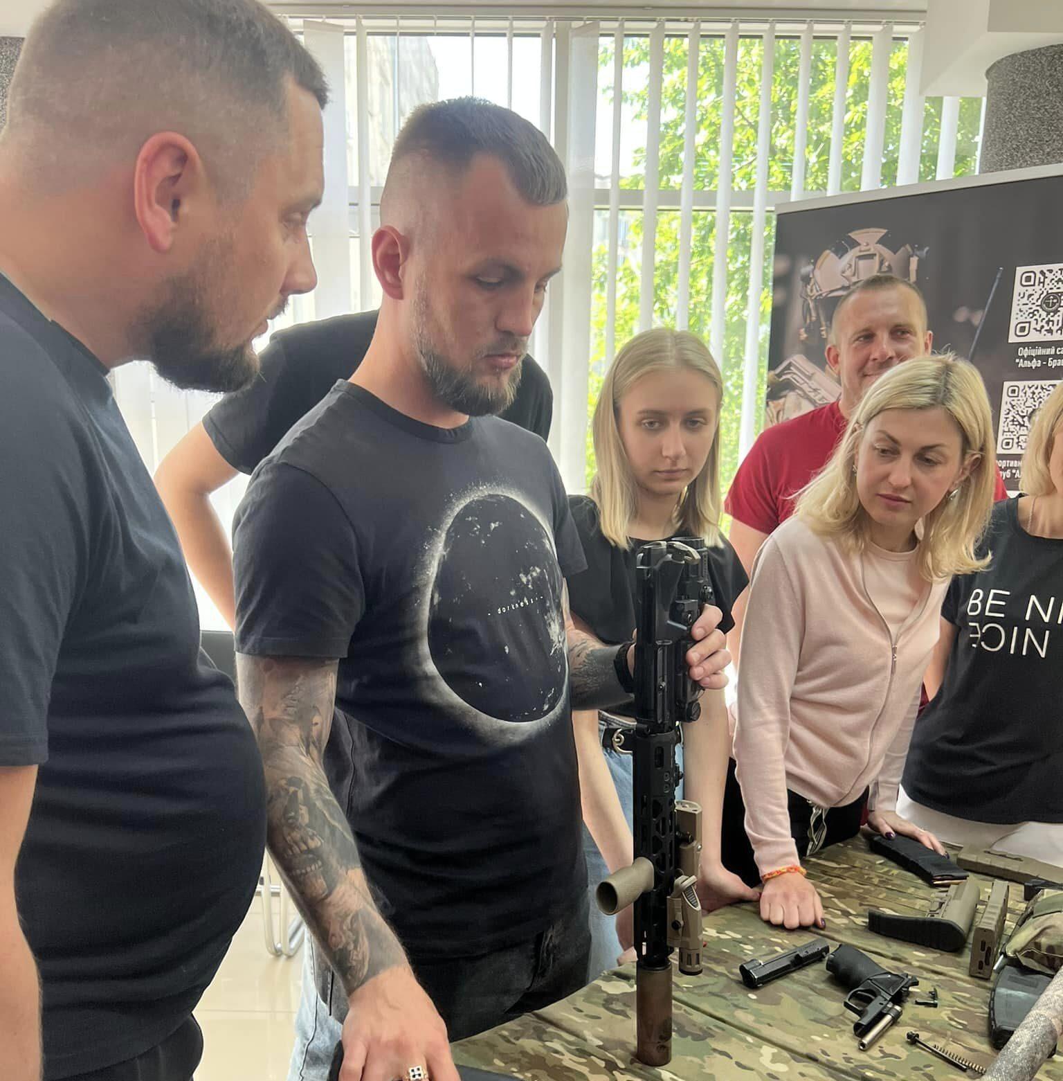 Курси поводження зі зброєю впроваджують у Рівному