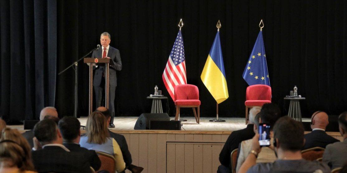 На брифінгу говорить спецпредставник Держдепу США з питань України Курт Волкер.