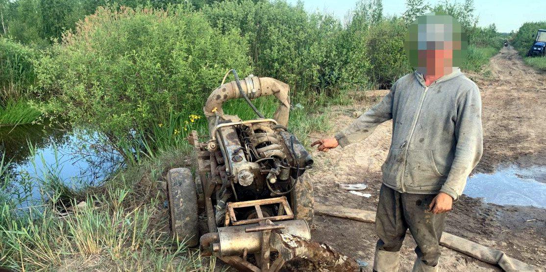 Вилучена мотопомпа.