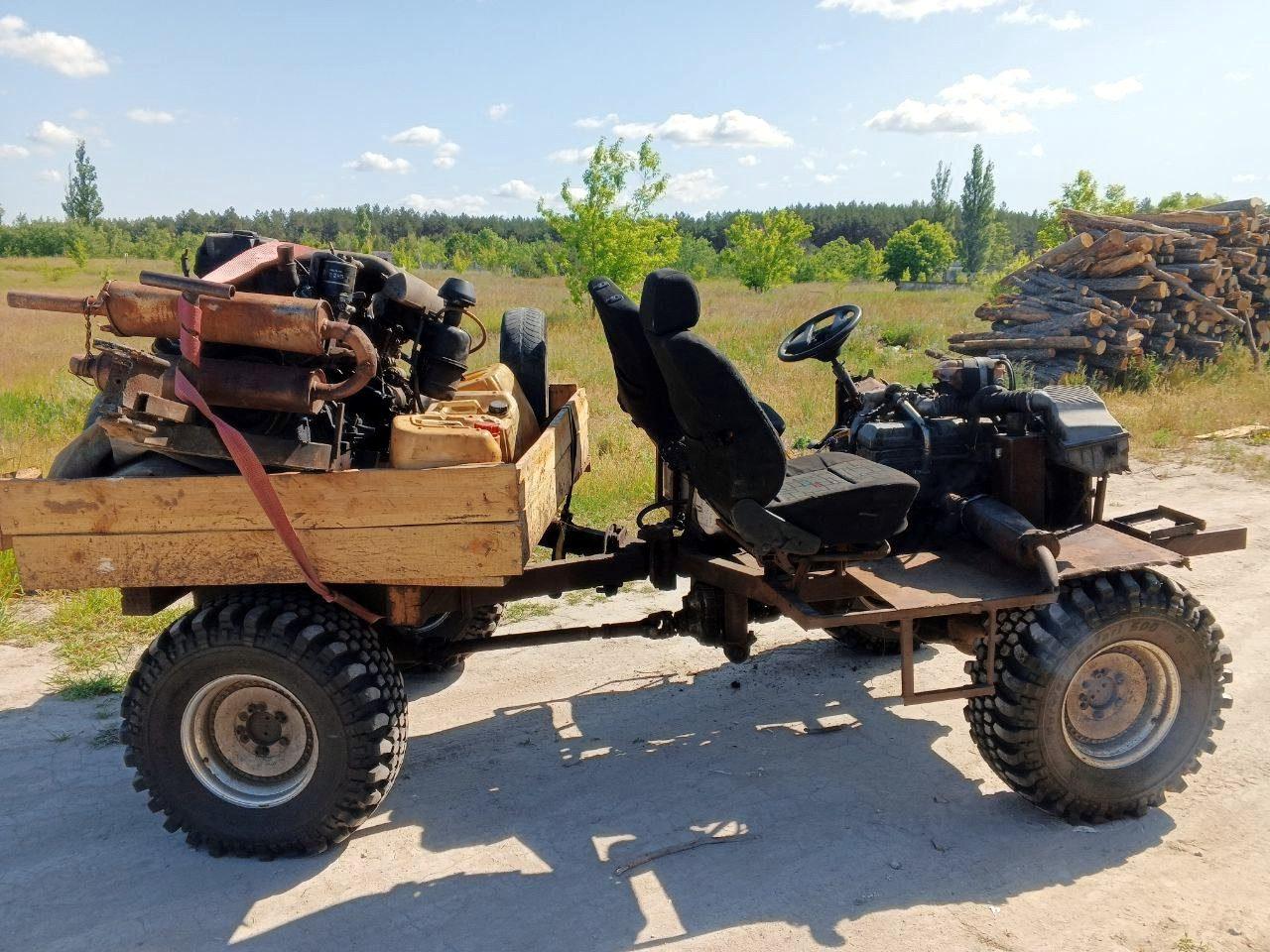 Вилучені всюдихід і мотопомпа.