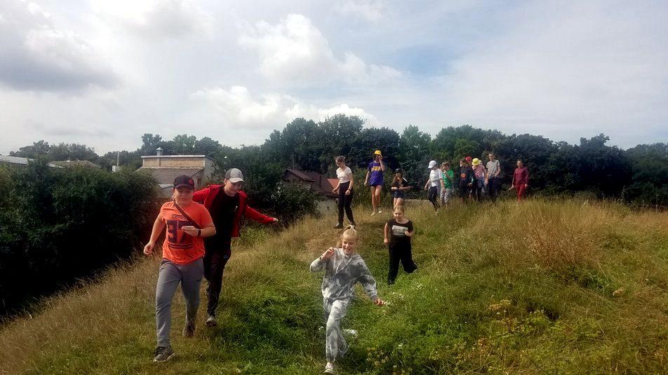 Учасники першого дитячого літнього табору на "Оствиці" у 2021 році.