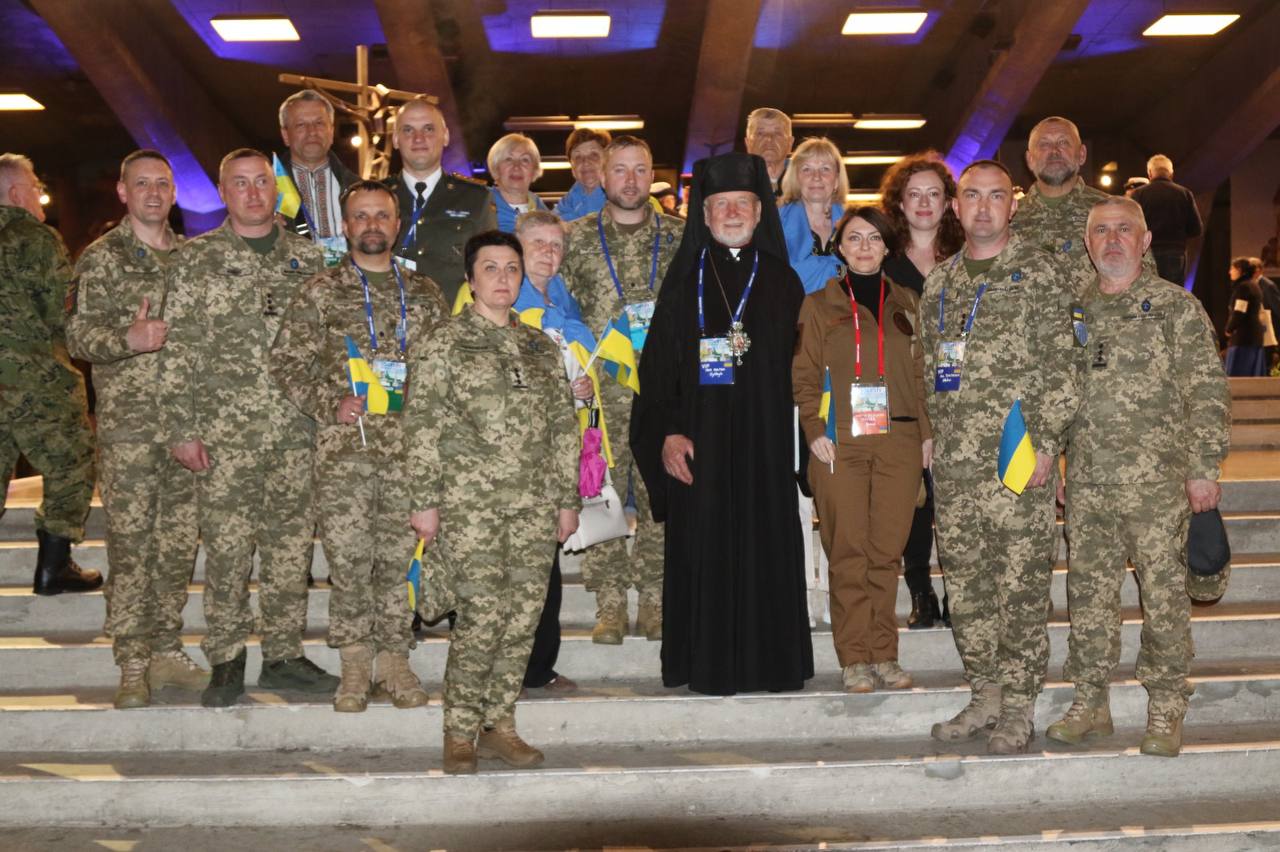 Українська делегація, яка брала участь у Міжнародному військовому паломництві у Люрді.
