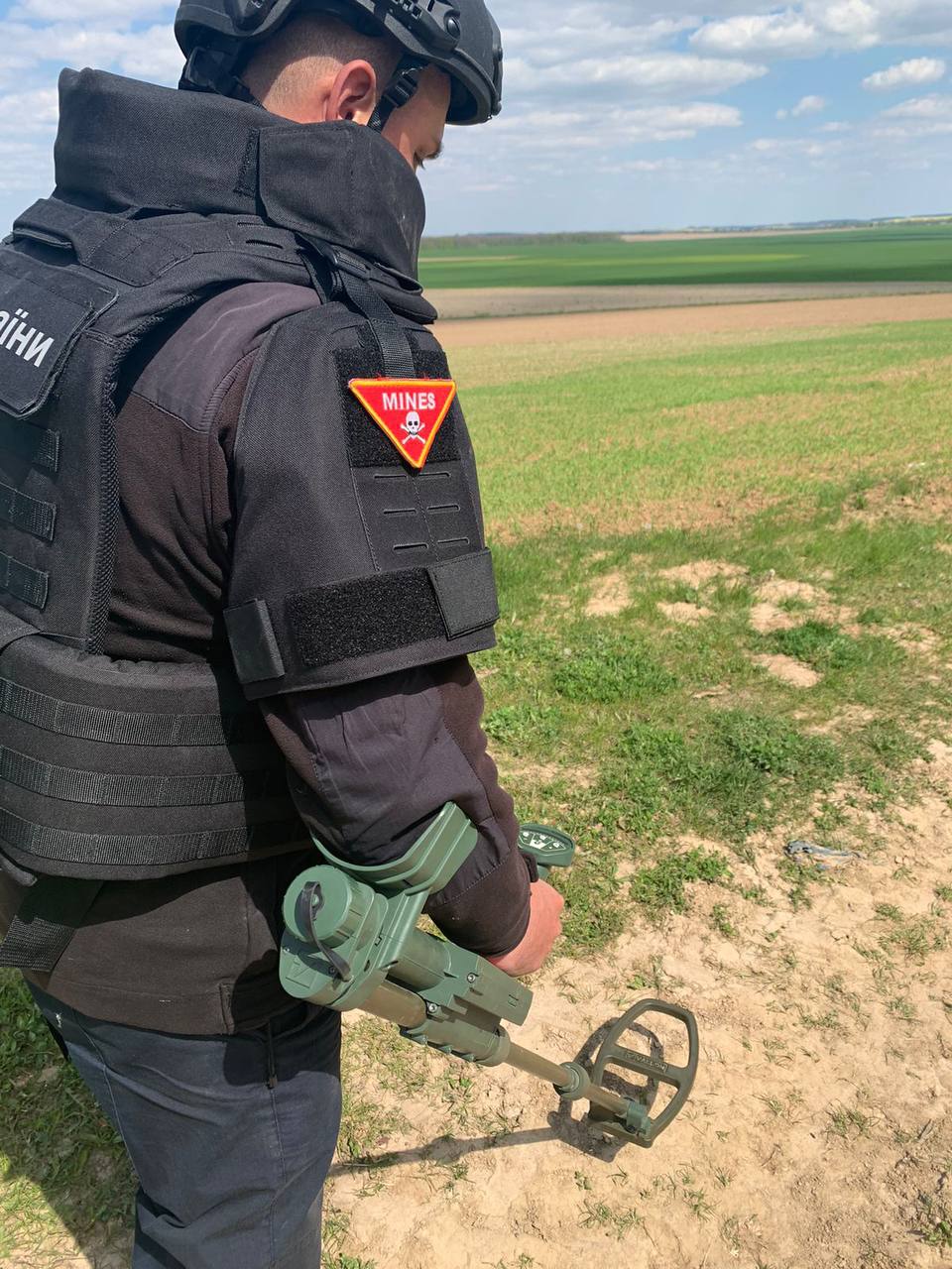 На Дубенщині піротехніки ДСНС знищили міну та гранату
