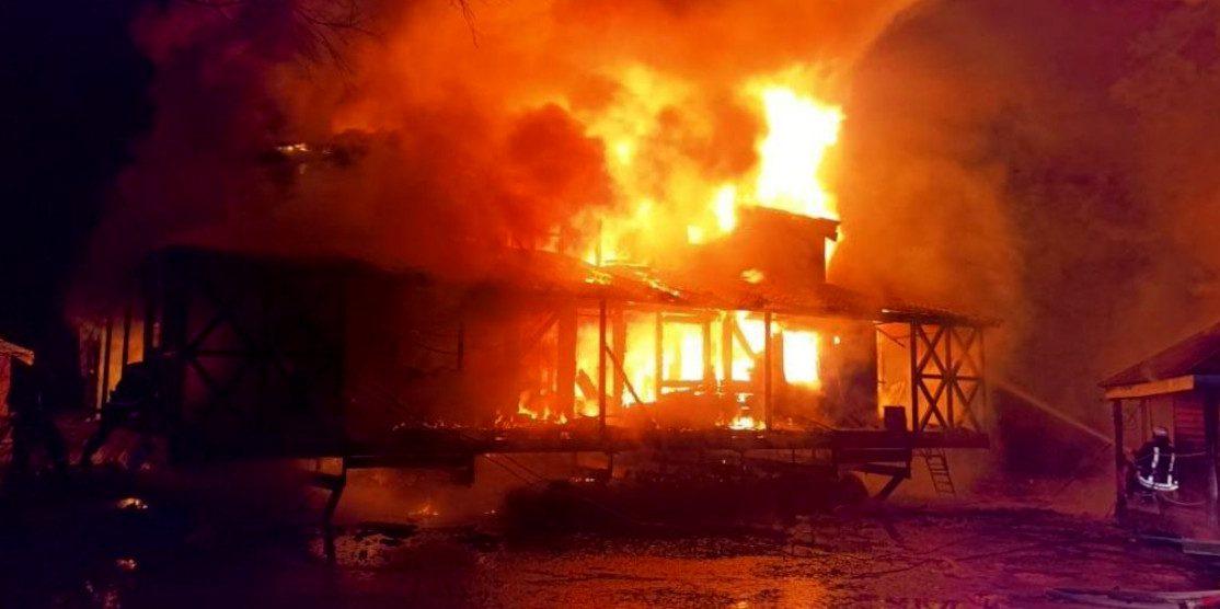 В Дубровиці під час пожежі врятували чоловіка