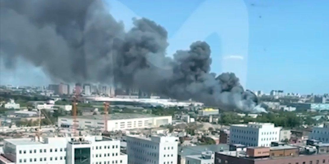 Пожежа в районі заводу "Москвич" у москві.