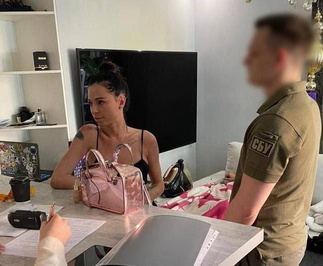 Вручення підозр блогерам.