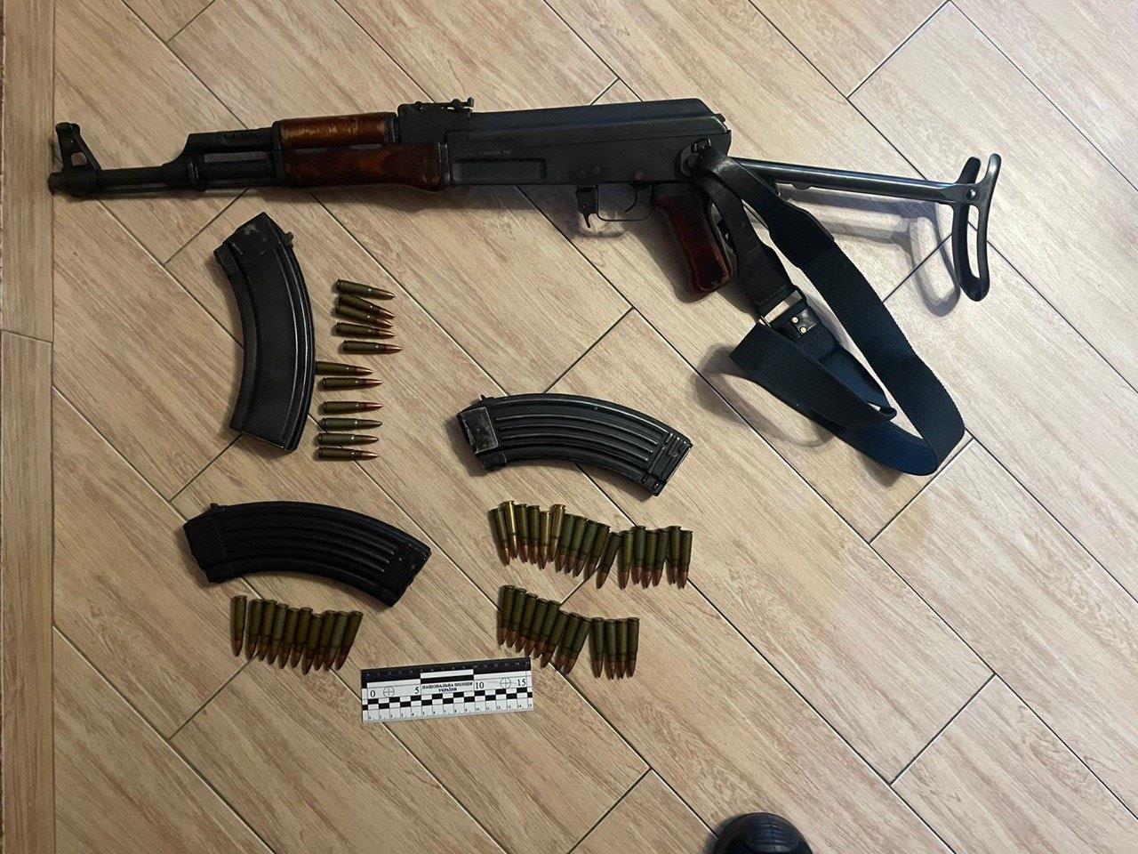 У мешканки Вараського району поліцейські виявили боєприпаси та зброю