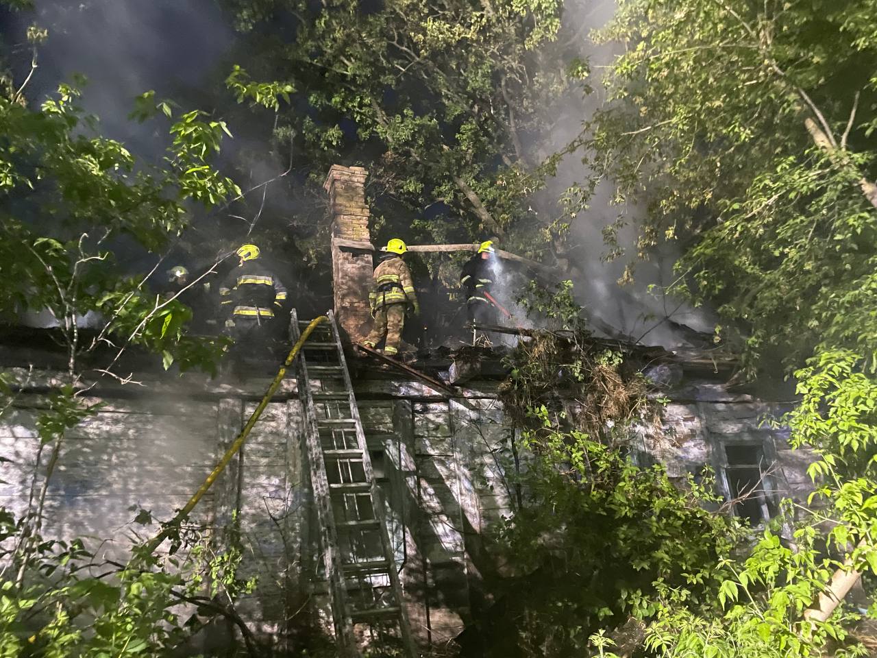 Внаслідок пожежі на Рівненщині знищено покриття житлового будинку
