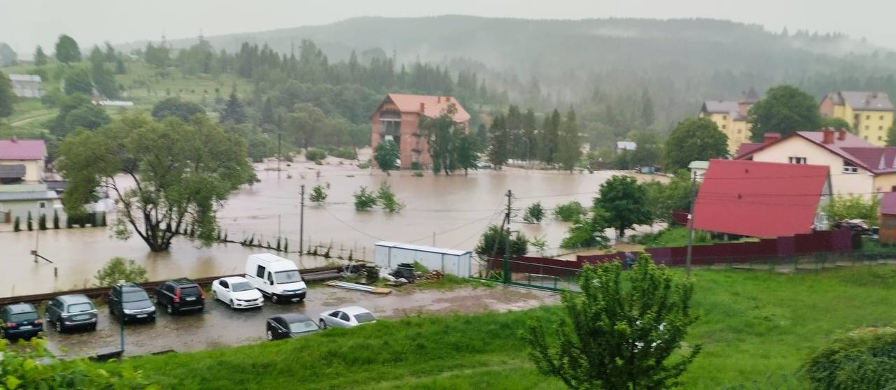 Через потужні зливи постраждали два райони Львівщини (ВІДЕО)
