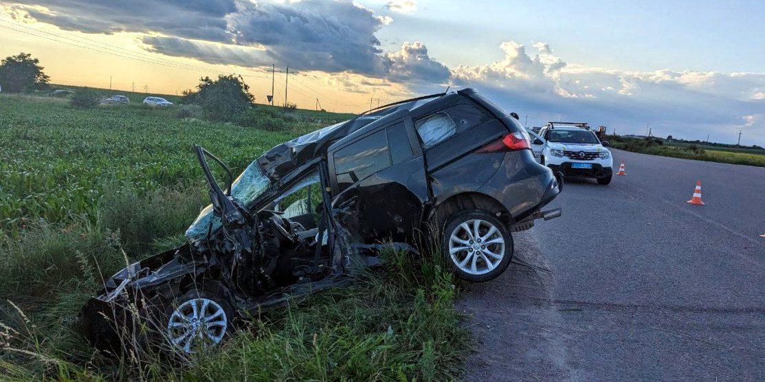 Автопригода за участю позашляховика та вантажівки неподалік Рівного