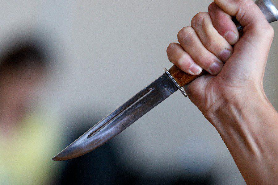 Напад на матір з ножем: жителька Рівненщини перебуватиме під нічним домашнім арештом 