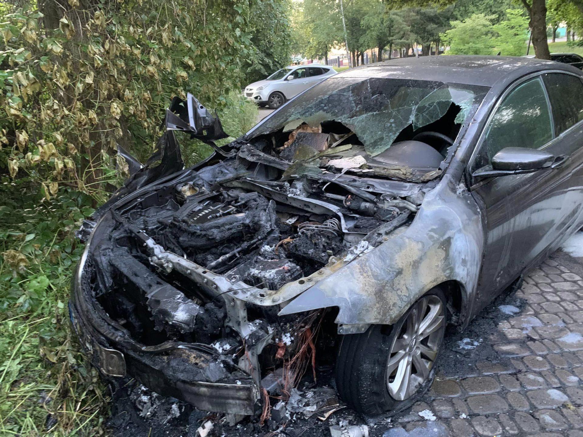 В Рівному журналісту підпалили автівку