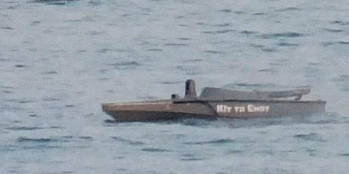 Морські дрони атакували корабель рф “Приазовье” (відео)