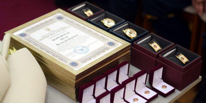 З нагоди Дня Конституції в Рівненській ОВА вручили грамоти