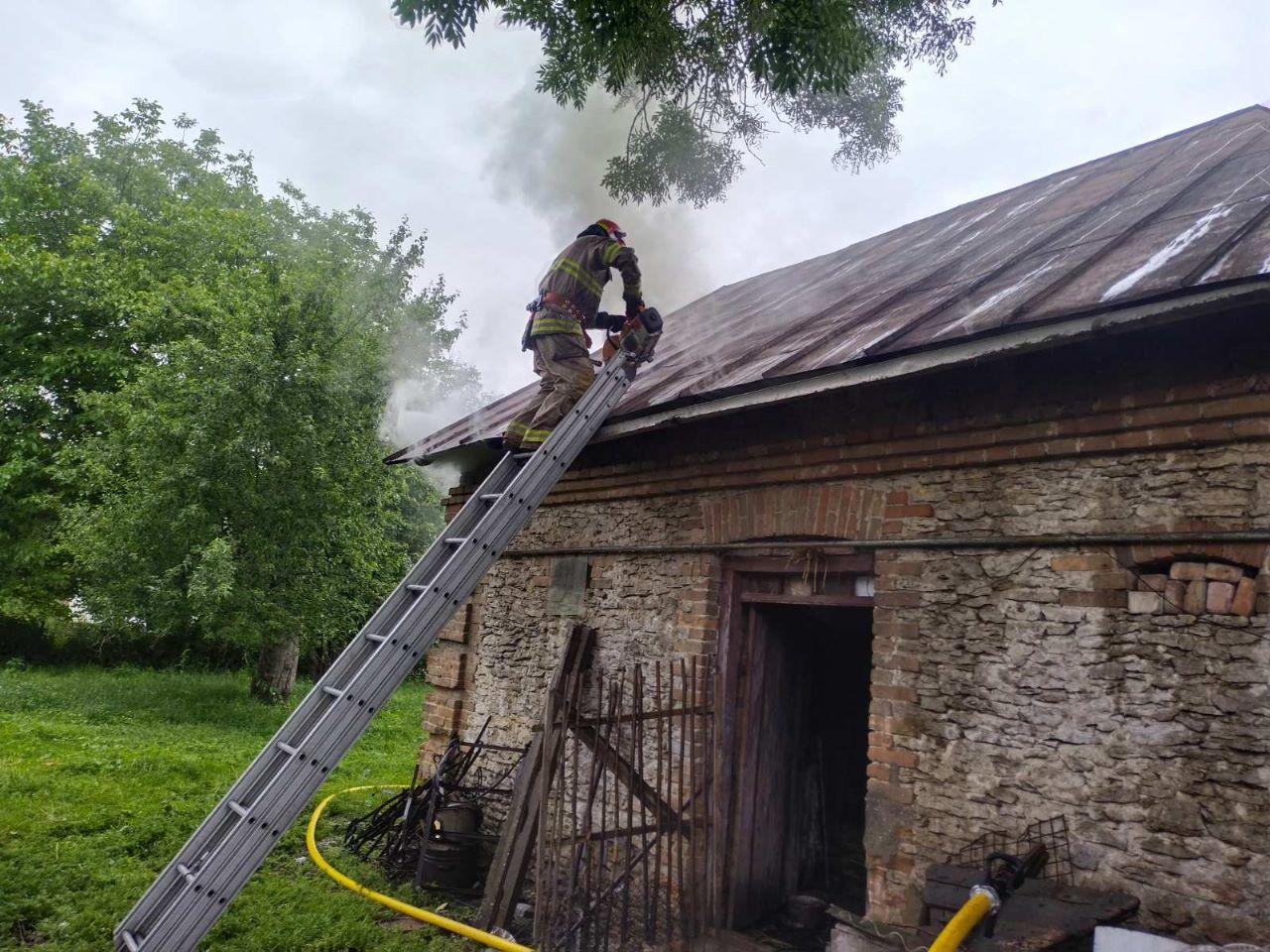 Приватний будинок горів на Дубенщині