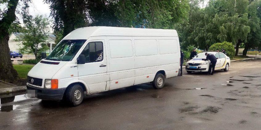 У стані наркотичного сп’яніння та без посвідчення водія
