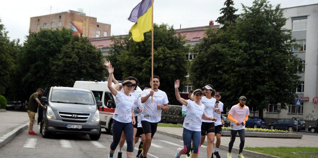 Марафонці за НАТО продовжили свій рух Рівненщиною