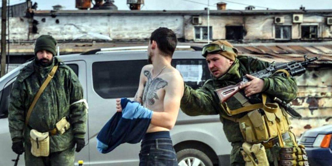Окупанти почали перевіряти дітей Маріуполя на «лояльність до України»