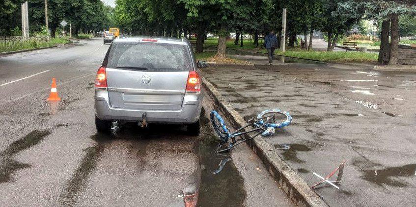 Під колеса авто попав малолітній велосипедист