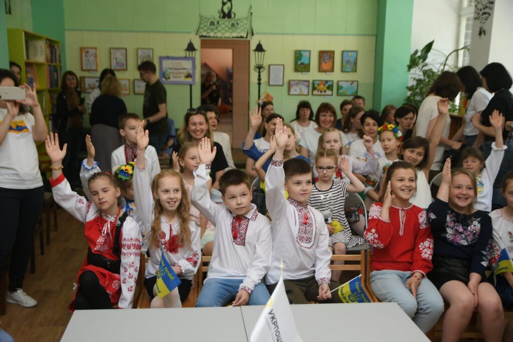Діти беруть участь у погашенні марок