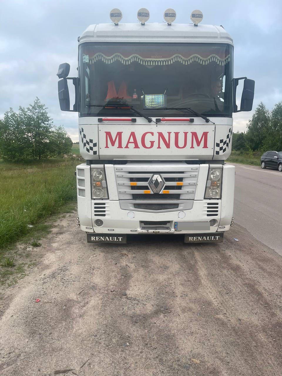 Деревину без документів перевозили на Рівненщині