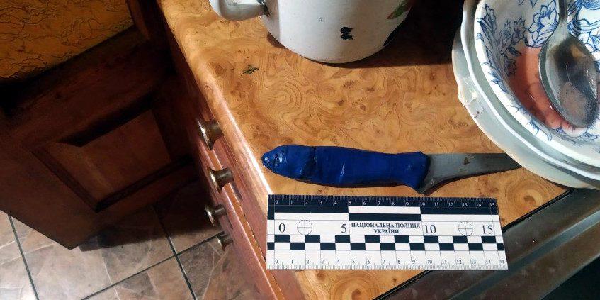 Замість хліба, ніж у живіт