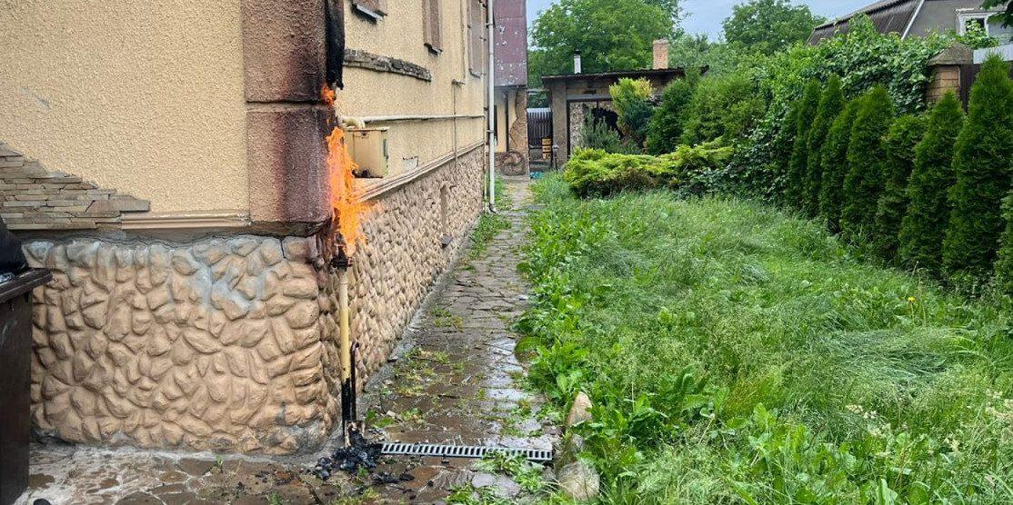 В Рівному вогнеборці врятували житловий будинок від знищення вогнем