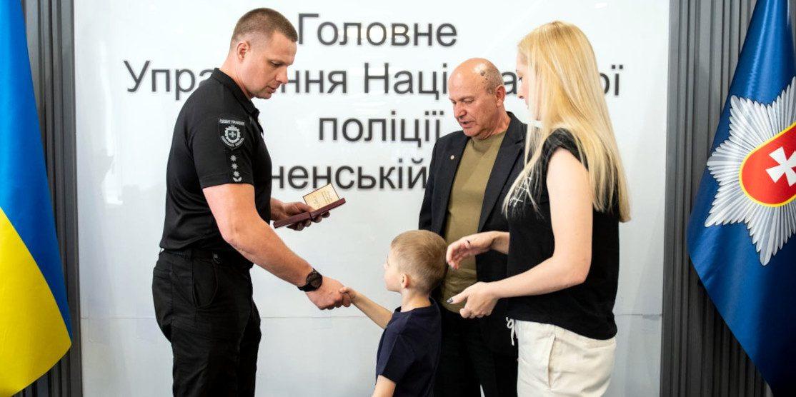 Посмертну нагороду вручили рідним вибухотехніка Олександра Мамчура