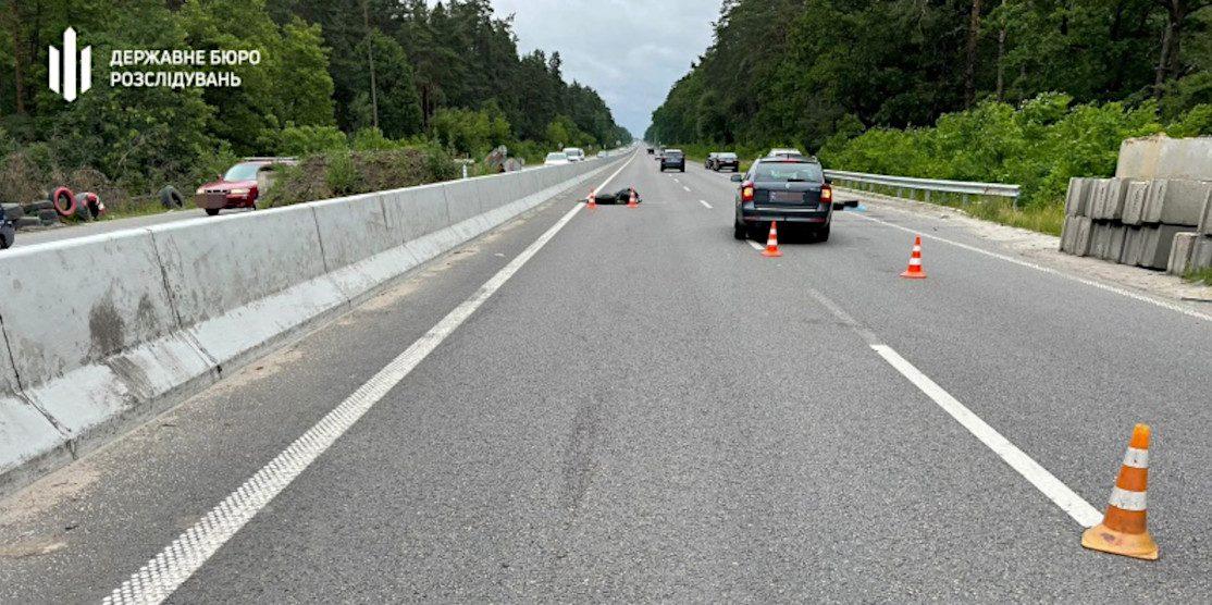 Під Києвом на смерть збили військового. За кермом була працівниця поліції