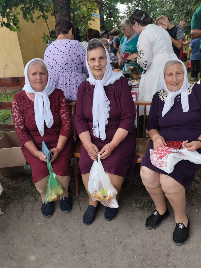 Благодійний ярмарок в селі Харалуг зібрав гроші для воїнів