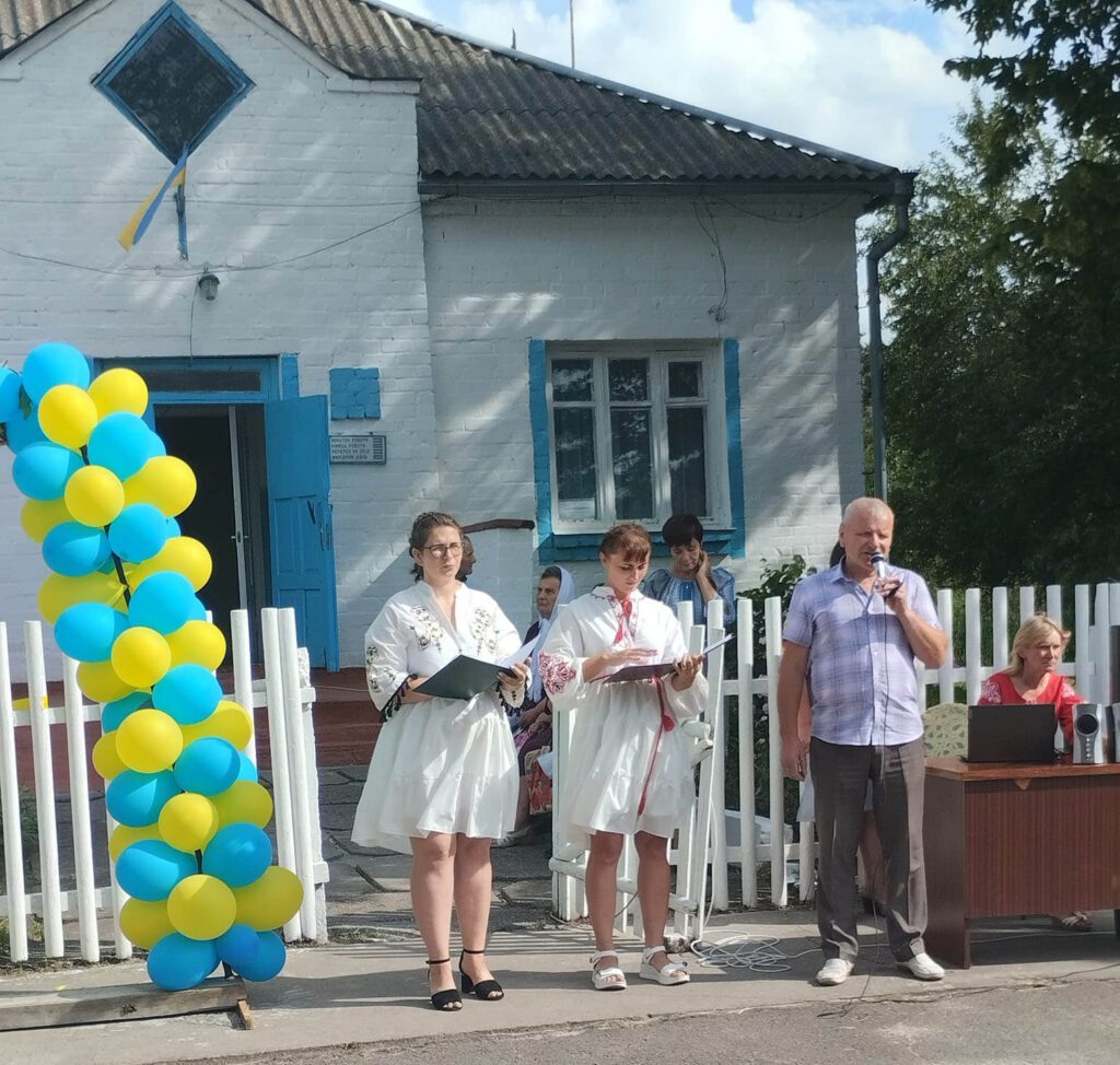 Благодійний ярмарок в селі Харалуг зібрав гроші для воїнів