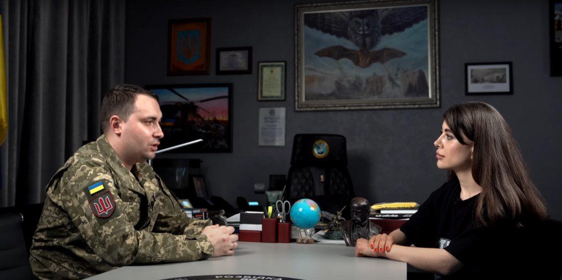 На Зміїному росіяни кинули багато документації та зброї (відео)