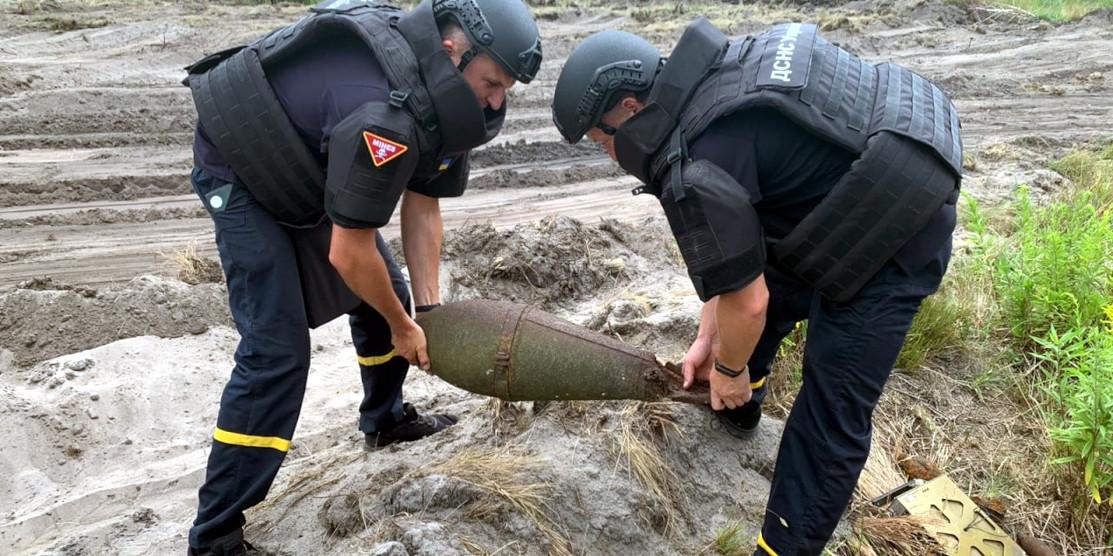 На Рівненщині сапери ГУ ДСНС знищили дві фугасні авіаційні бомби