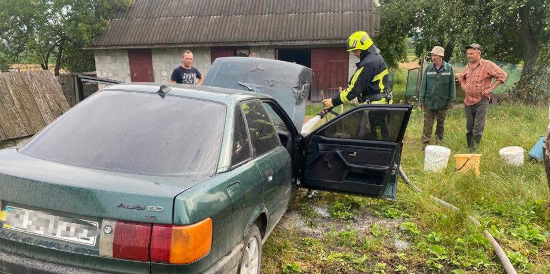 В Кам’яній Горі пожежники погасили авто В Кам’яній Горі пожежники погасили авто