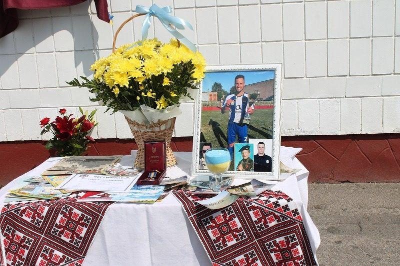 Memorialnu-doshku-zakhysnyku-Ukrainy-vidkryly-na-Rivnenshchyni