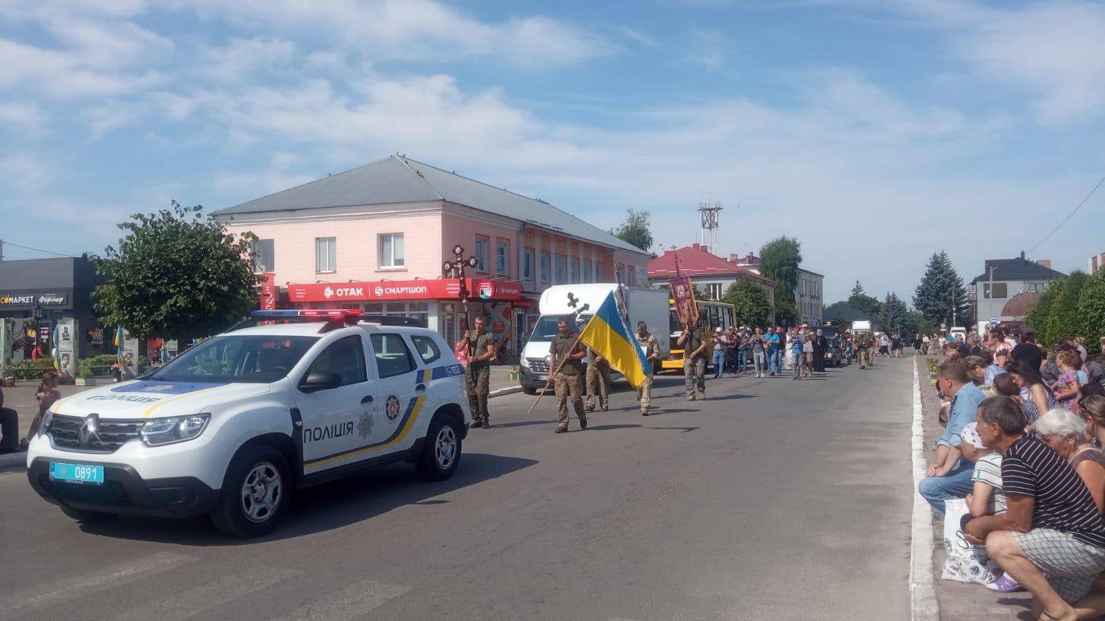 На Кореччині провели в останній путь свого земляка, який загинув на Донеччині